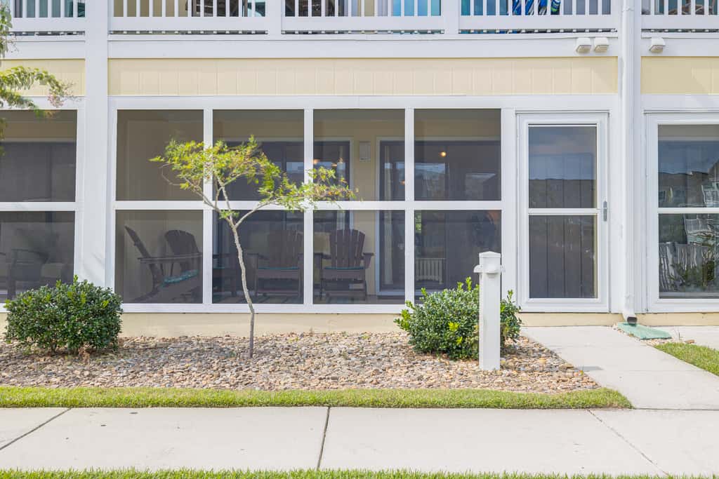 Emerald Isle Condo Near Beach w/ Screened Porch!