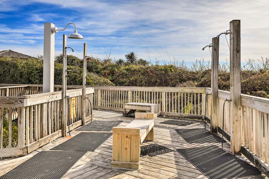Emerald Isle Condo Near Beach w/ Screened Porch!