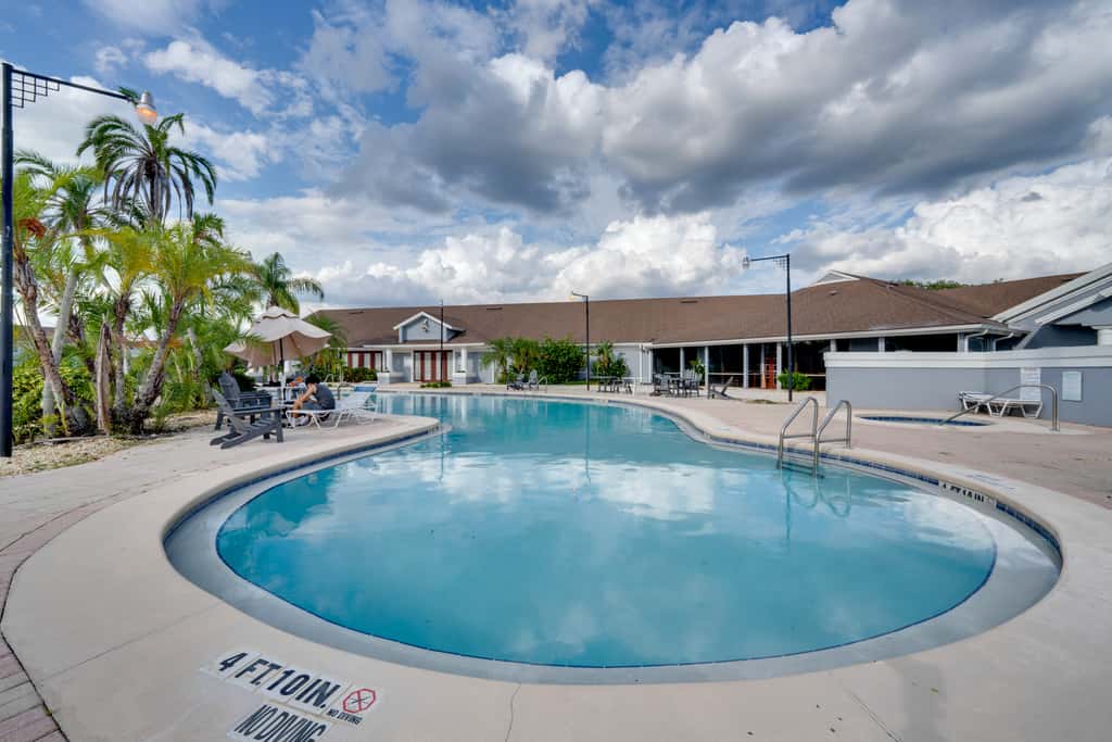 Gateway to Theme Parks! Davenport Studio w/ Pool