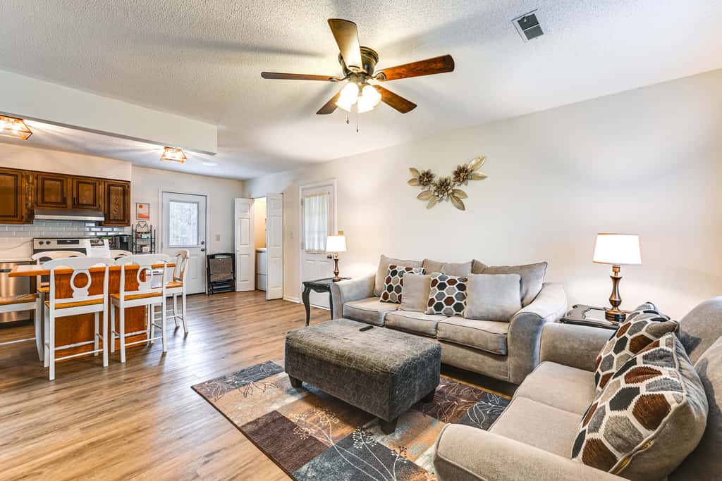 Deck & Fenced Yard: Family Home in Winterville