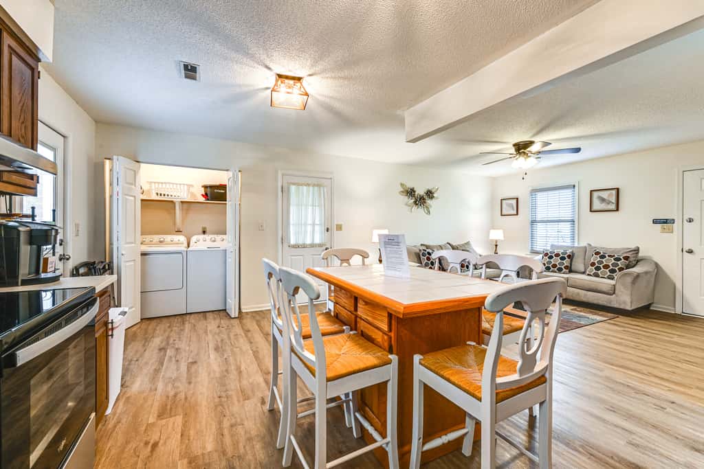 Deck & Fenced Yard: Family Home in Winterville