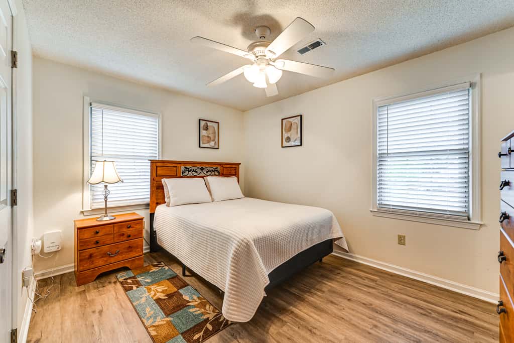 Deck & Fenced Yard: Family Home in Winterville