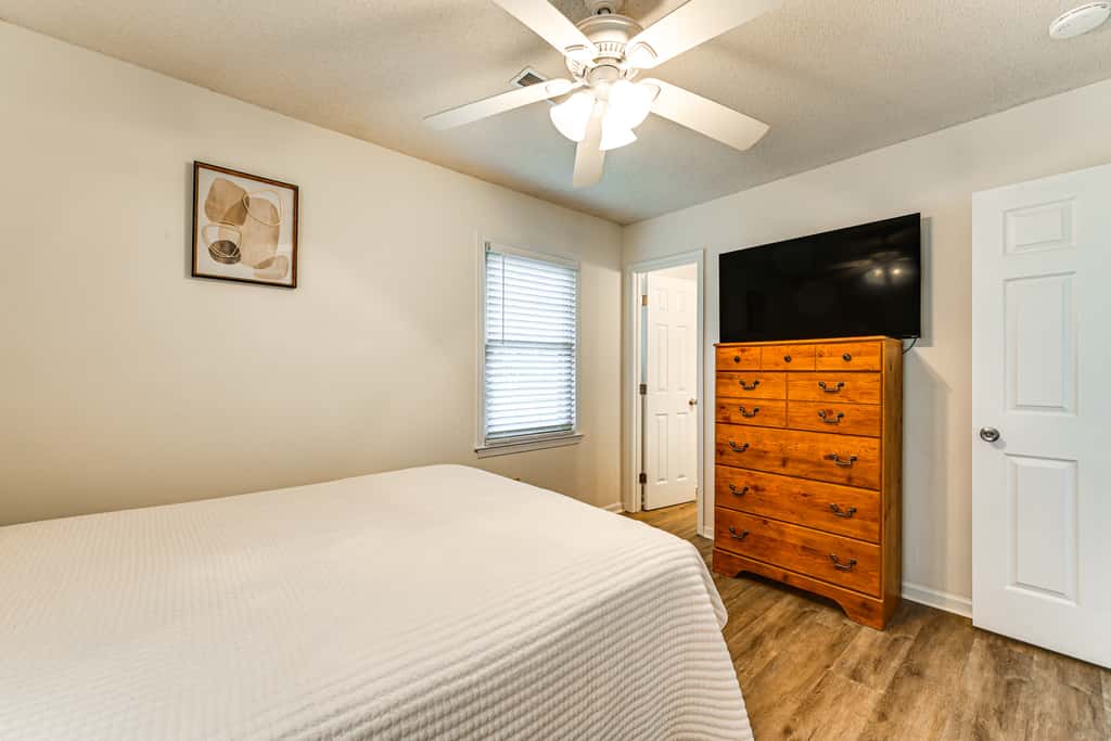 Deck & Fenced Yard: Family Home in Winterville