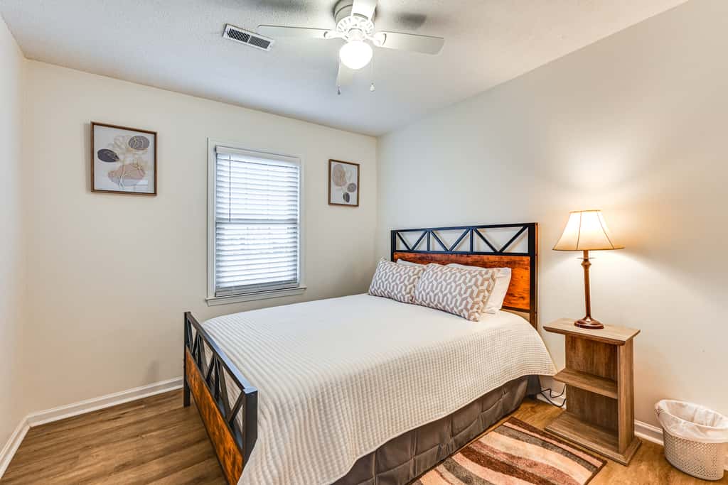 Deck & Fenced Yard: Family Home in Winterville