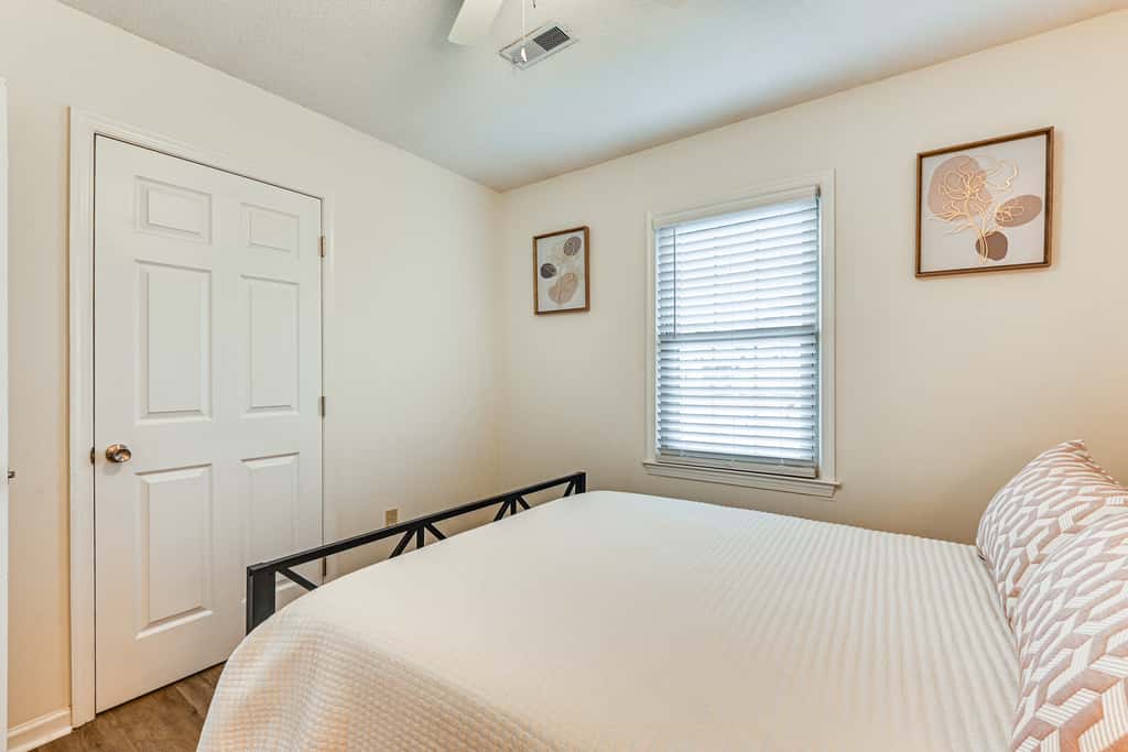 Deck & Fenced Yard: Family Home in Winterville