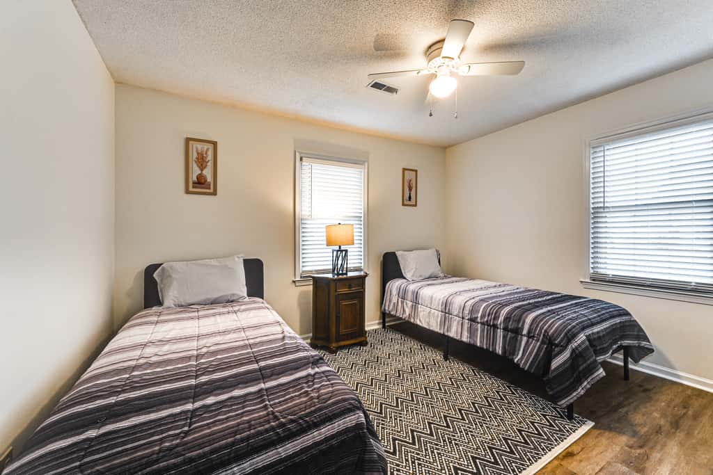 Deck & Fenced Yard: Family Home in Winterville