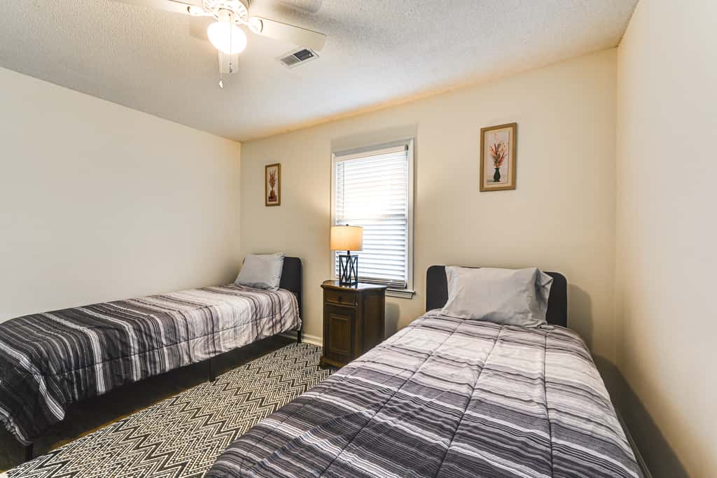 Deck & Fenced Yard: Family Home in Winterville