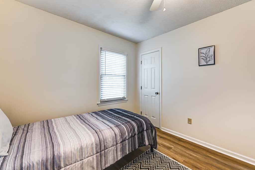 Deck & Fenced Yard: Family Home in Winterville