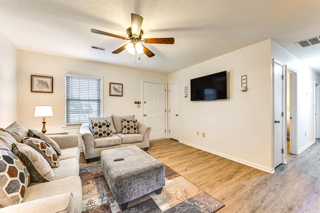 Deck & Fenced Yard: Family Home in Winterville