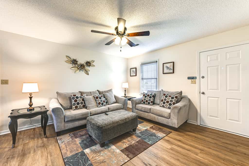 Deck & Fenced Yard: Family Home in Winterville