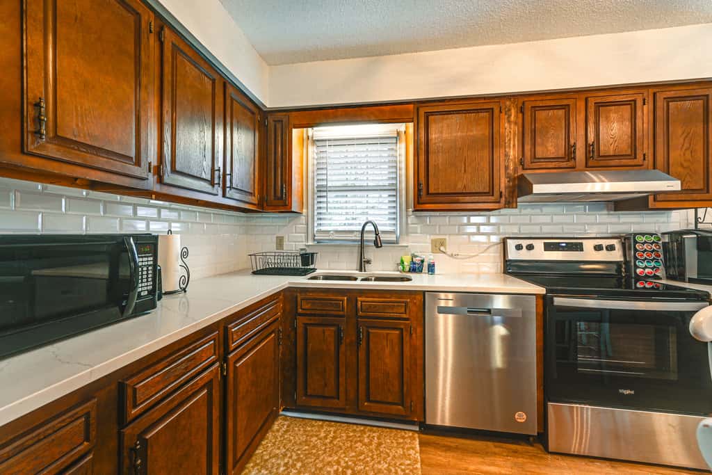 Deck & Fenced Yard: Family Home in Winterville