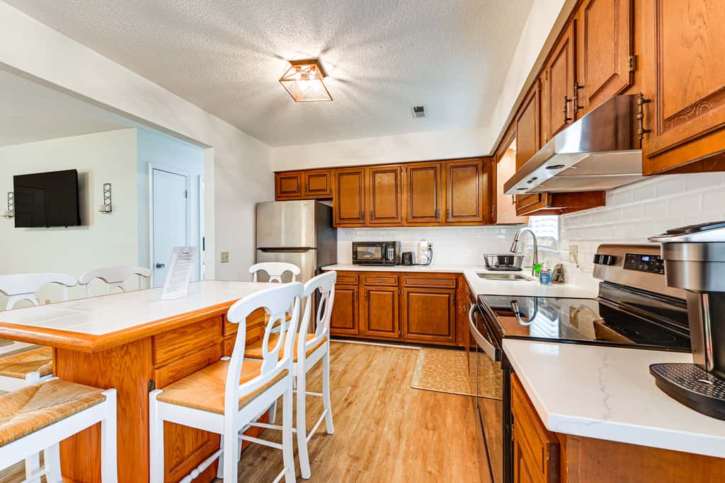 Deck & Fenced Yard: Family Home in Winterville