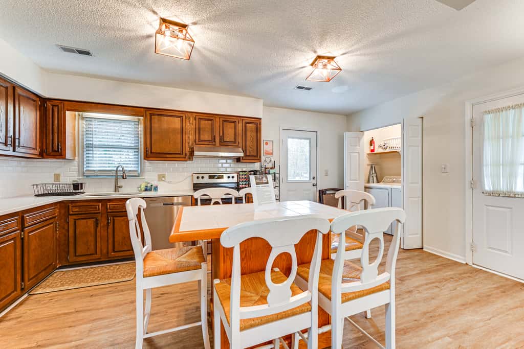 Deck & Fenced Yard: Family Home in Winterville