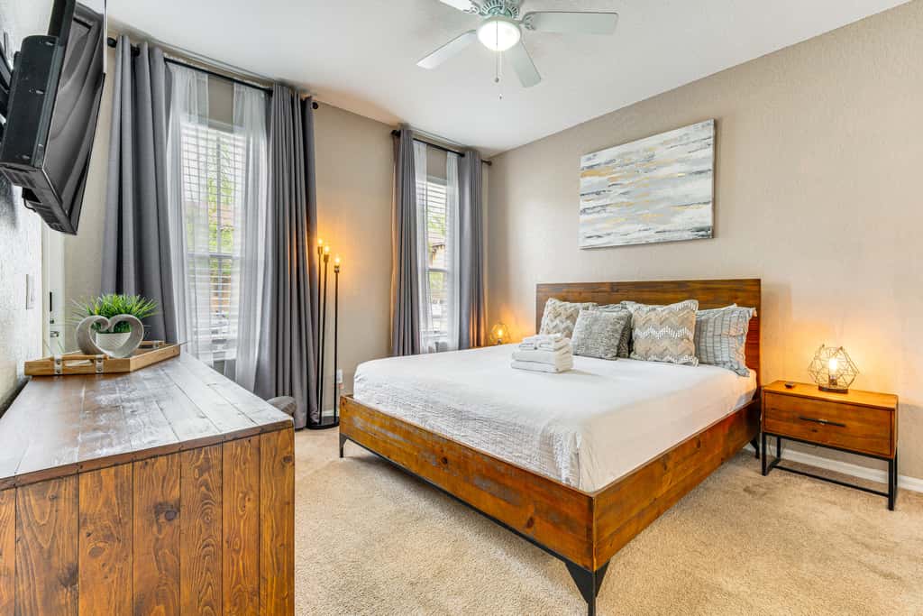 9 Mi to WDW: Townhouse w/ Balcony in Davenport!