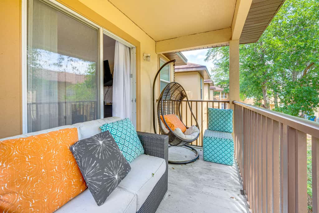9 Mi to WDW: Townhouse w/ Balcony in Davenport!