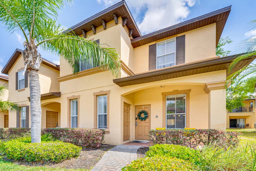 9 Mi to WDW: Townhouse w/ Balcony in Davenport!
