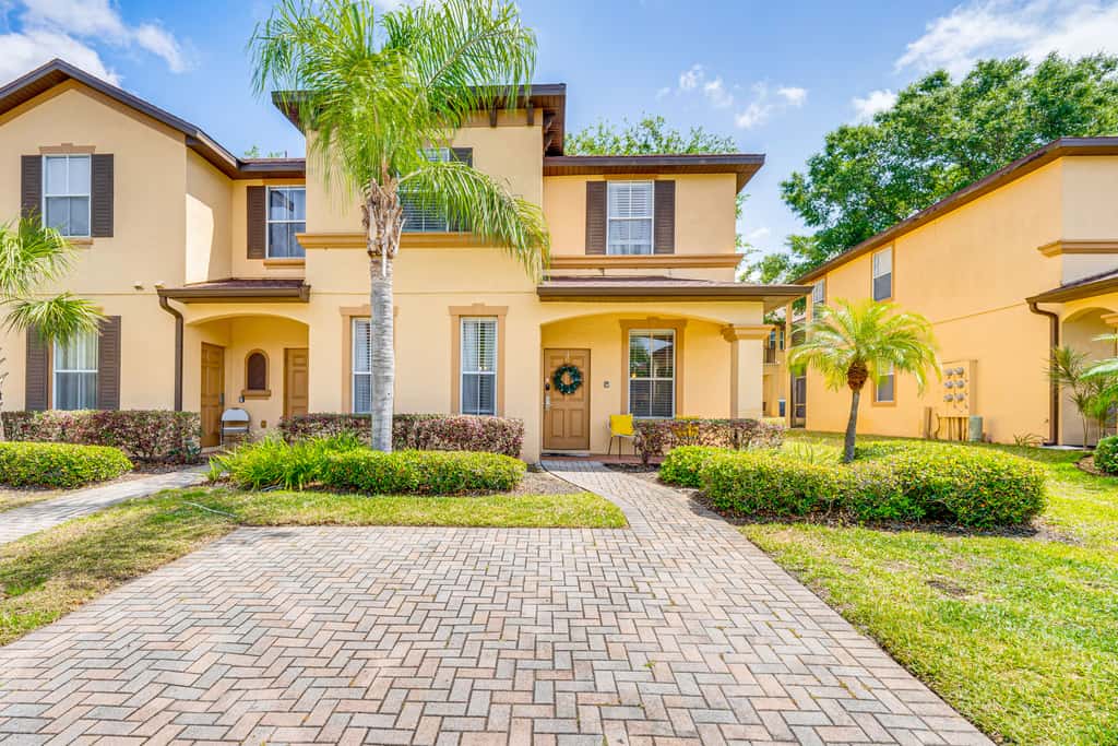 9 Mi to WDW: Townhouse w/ Balcony in Davenport!