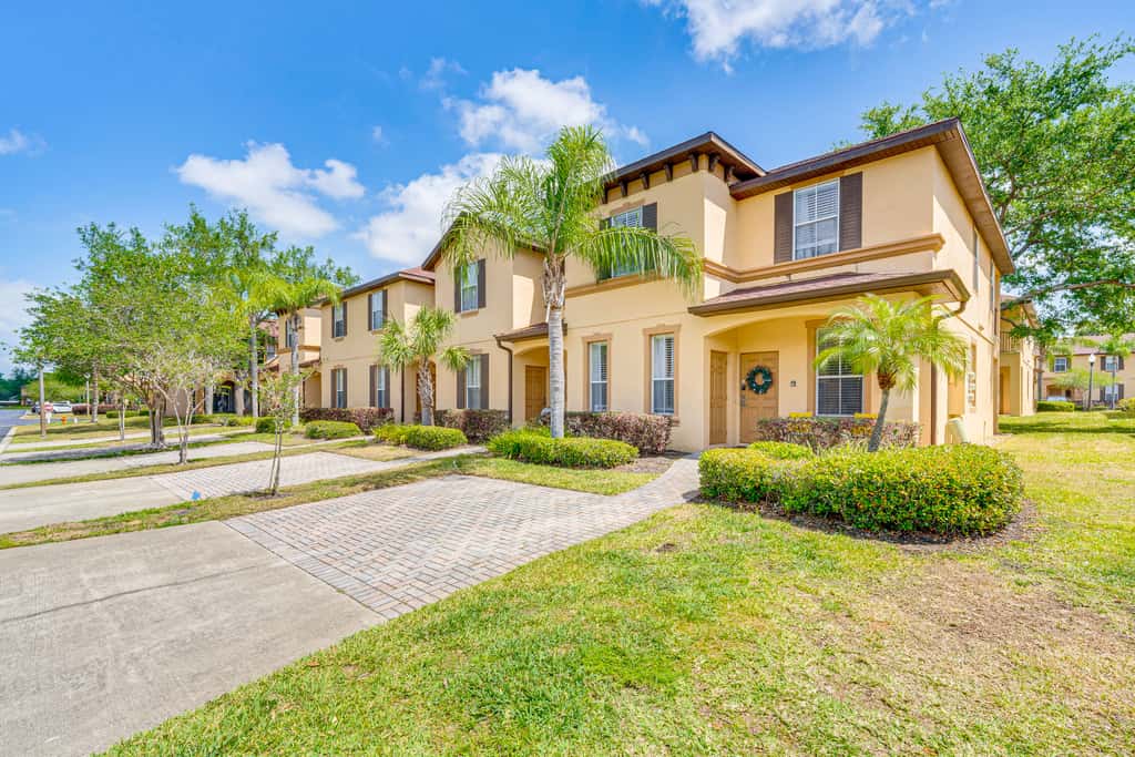 9 Mi to WDW: Townhouse w/ Balcony in Davenport!