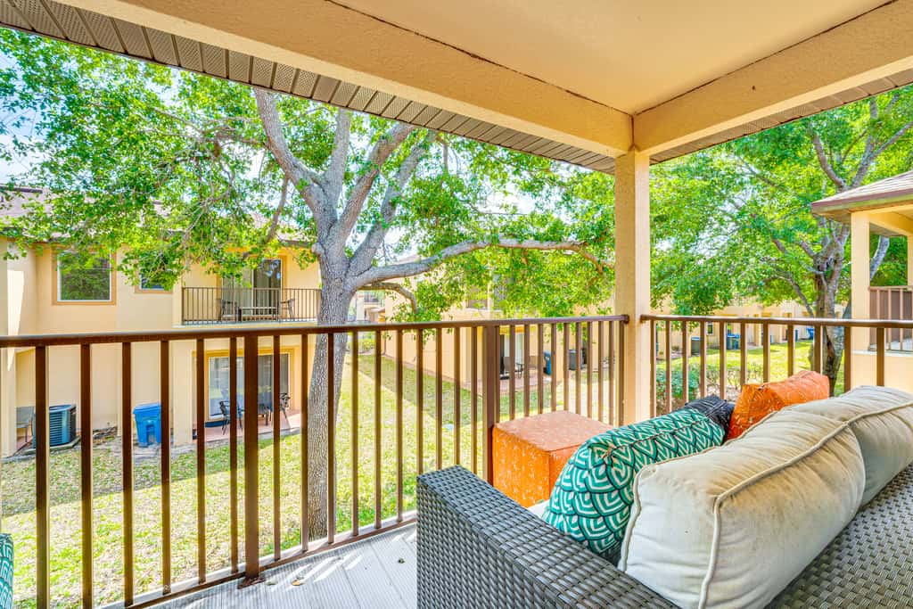 9 Mi to WDW: Townhouse w/ Balcony in Davenport!