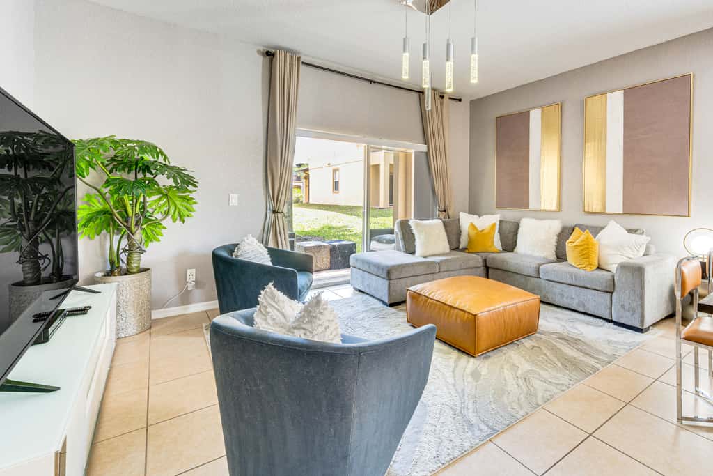 9 Mi to WDW: Townhouse w/ Balcony in Davenport!