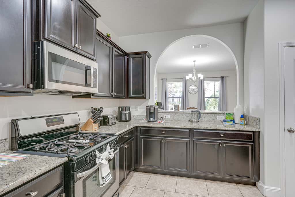 10 Mi to WDW: Family Home w/ Game Room & Pool!