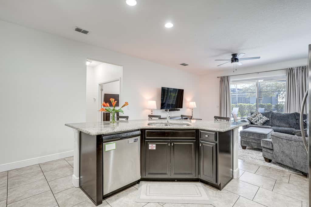 10 Mi to WDW: Family Home w/ Game Room & Pool!