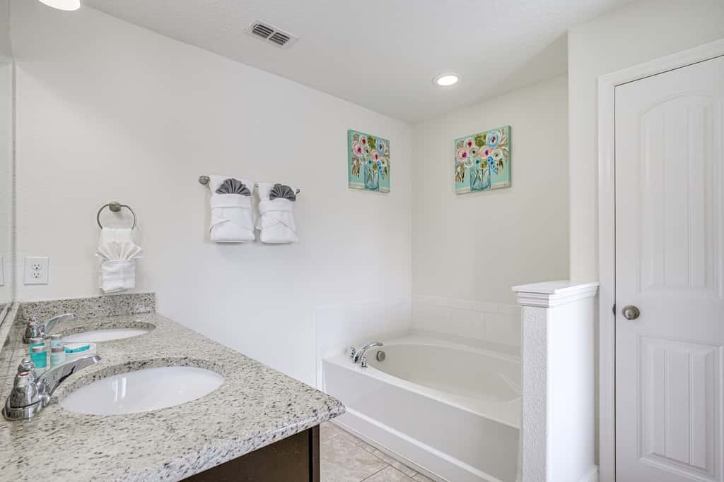 10 Mi to WDW: Family Home w/ Game Room & Pool!