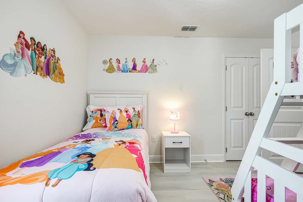 10 Mi to WDW: Family Home w/ Game Room & Pool!