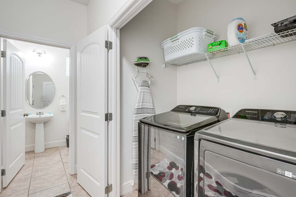 10 Mi to WDW: Family Home w/ Game Room & Pool!