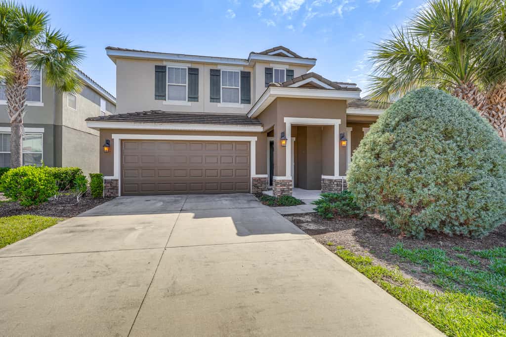 10 Mi to WDW: Family Home w/ Game Room & Pool!