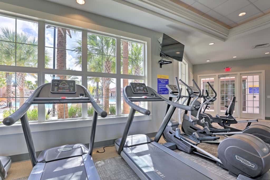 10 Mi to WDW: Family Home w/ Game Room & Pool!
