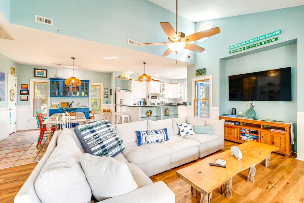 Hot Tub & Bay Views: Outer Banks Home