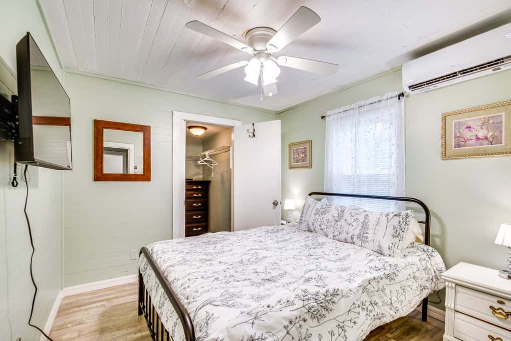 1 Mi to Ocala Dtwn Square: Home w/ Yard!