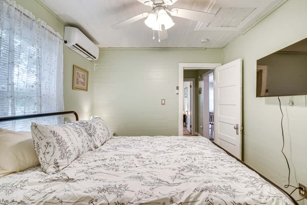 1 Mi to Ocala Dtwn Square: Home w/ Yard!