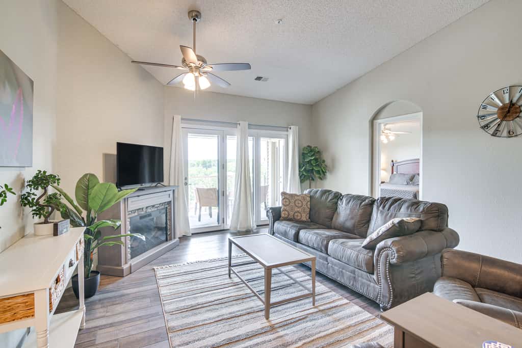 Indoor Pool Access: Family Condo 1 Mi to 76 Strip!