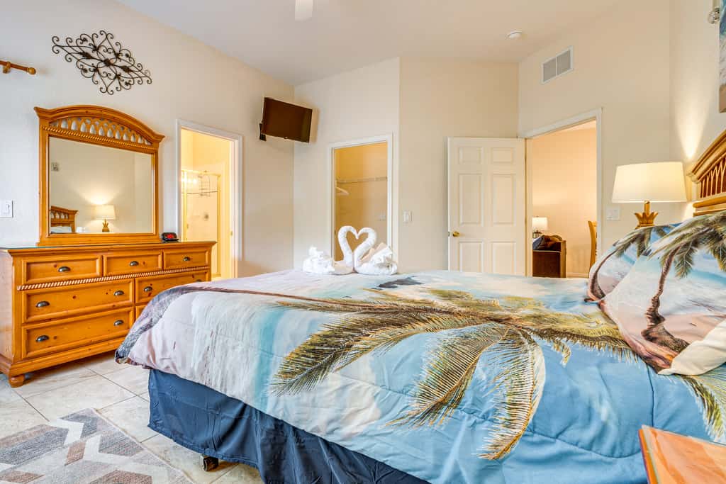 Ground Floor! 8 Mi to Disney! 4 Pools, 6 Hot Tubs