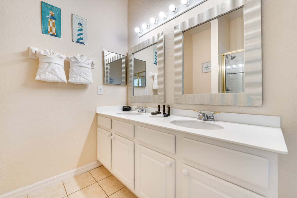 Ground Floor! 8 Mi to Disney! 4 Pools, 6 Hot Tubs