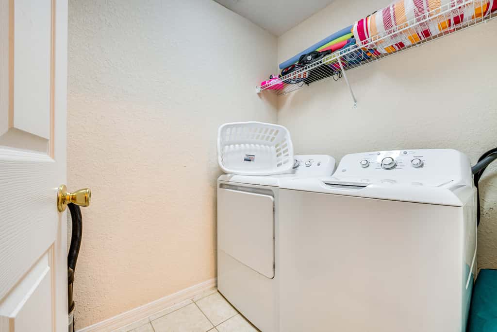 Ground Floor! 8 Mi to Disney! 4 Pools, 6 Hot Tubs