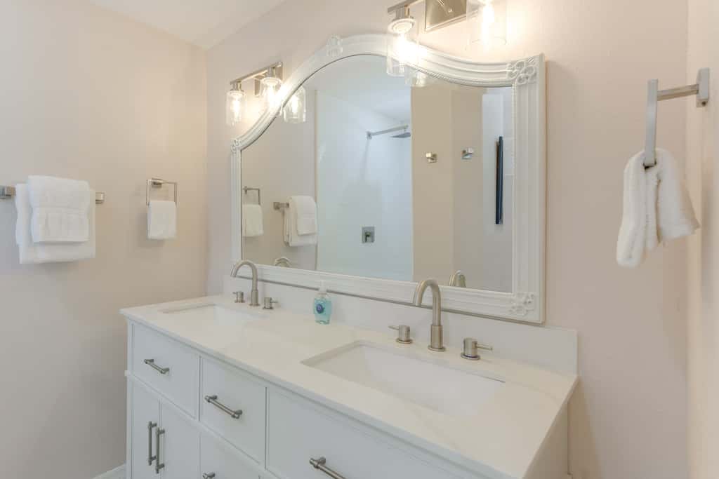 Family Home w/ Stunning Water Views in Tavares!