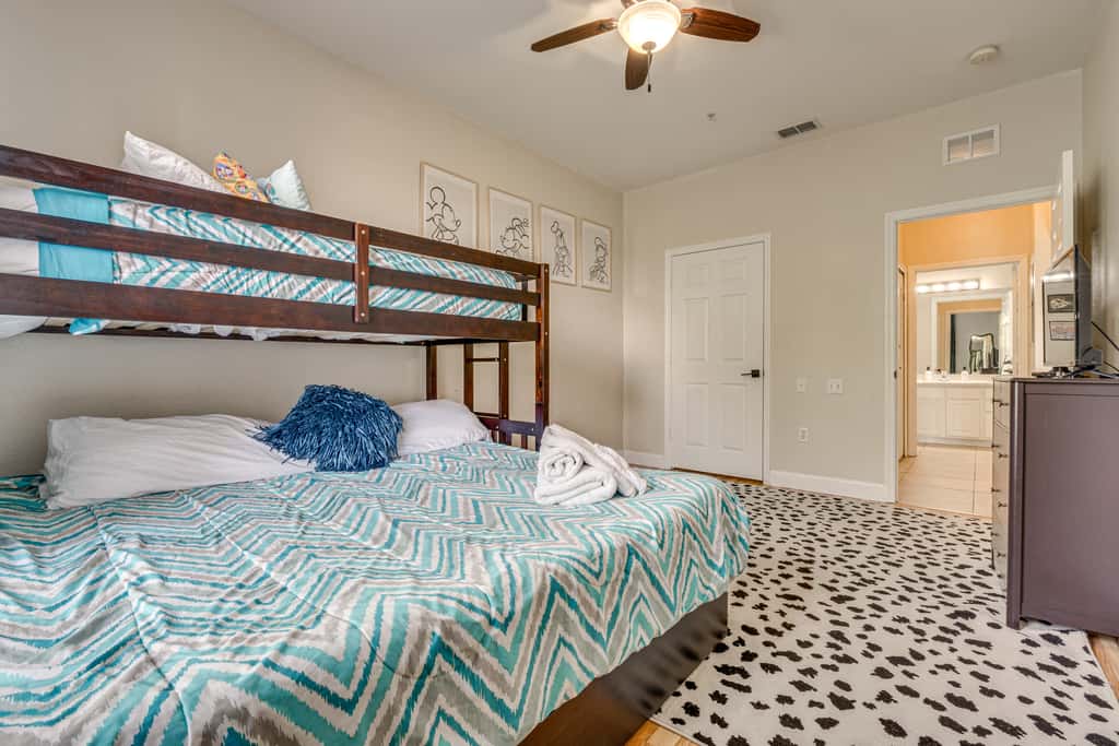 4 Mi to Disney: Family-Friendly Resort Getaway!