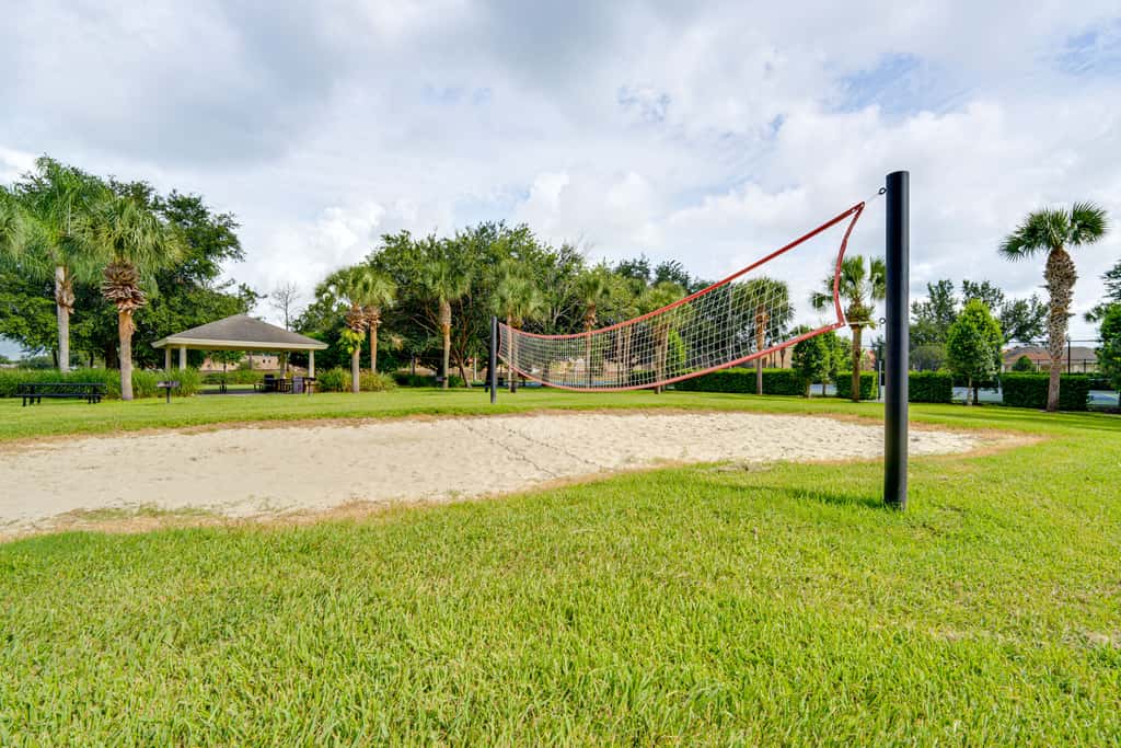 4 Mi to Disney: Family-Friendly Resort Getaway!