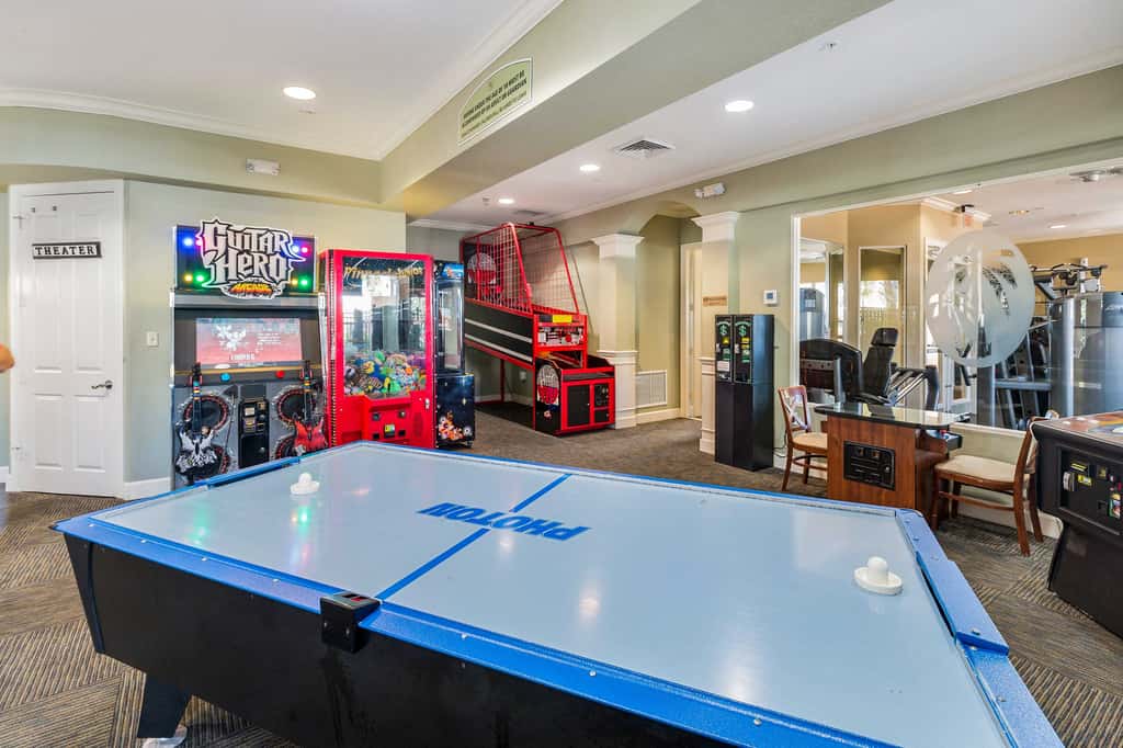 4 Mi to Disney: Family-Friendly Resort Getaway!