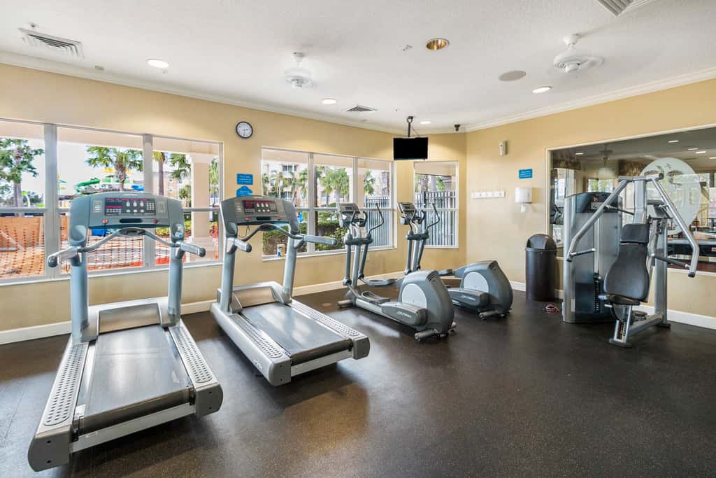 4 Mi to Disney: Family-Friendly Resort Getaway!