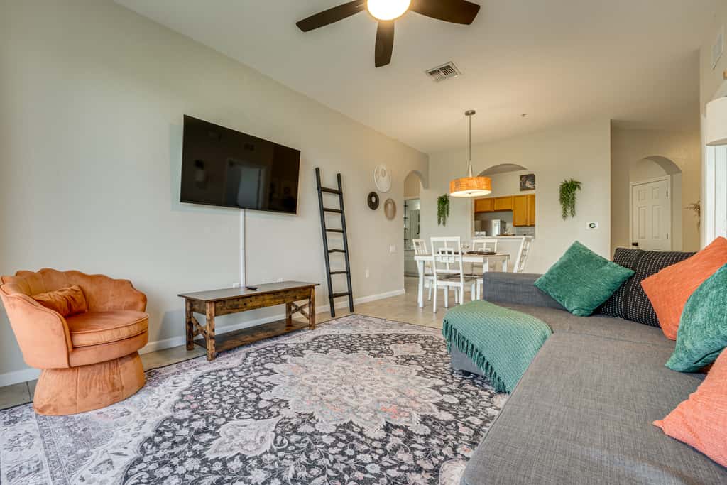 4 Mi to Disney: Family-Friendly Resort Getaway!