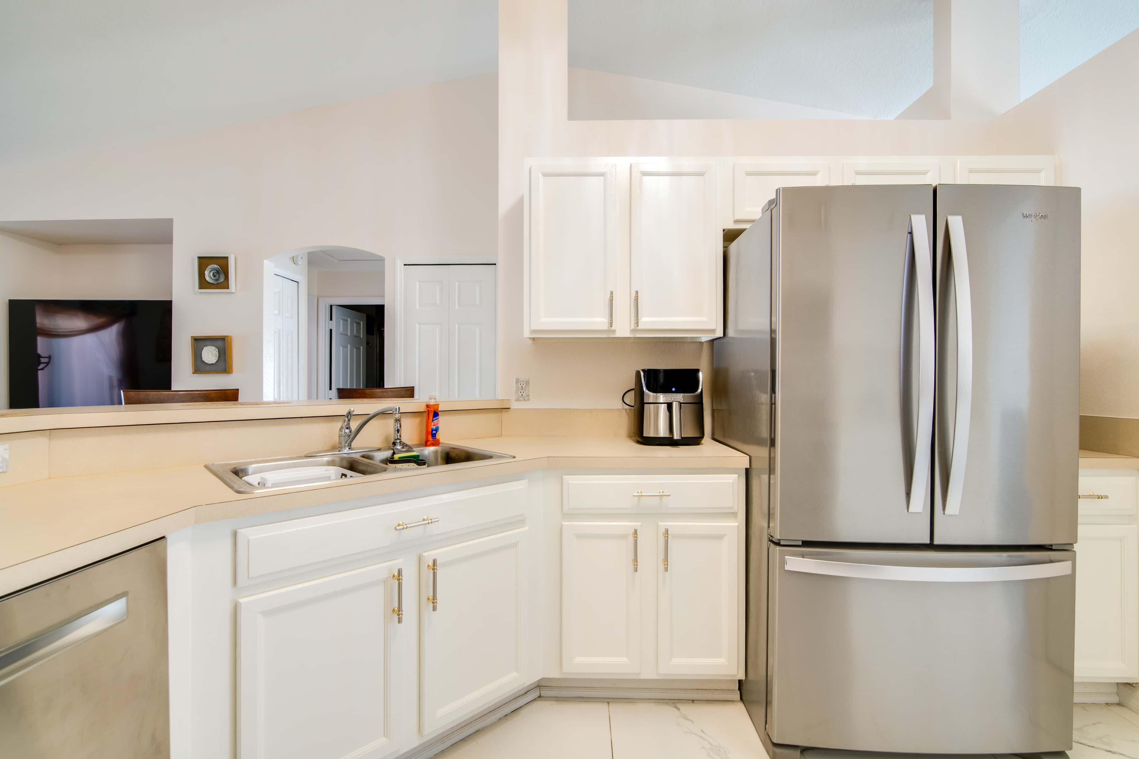 Beautiful, Immaculate & Cozy Home in Nice Neighbor