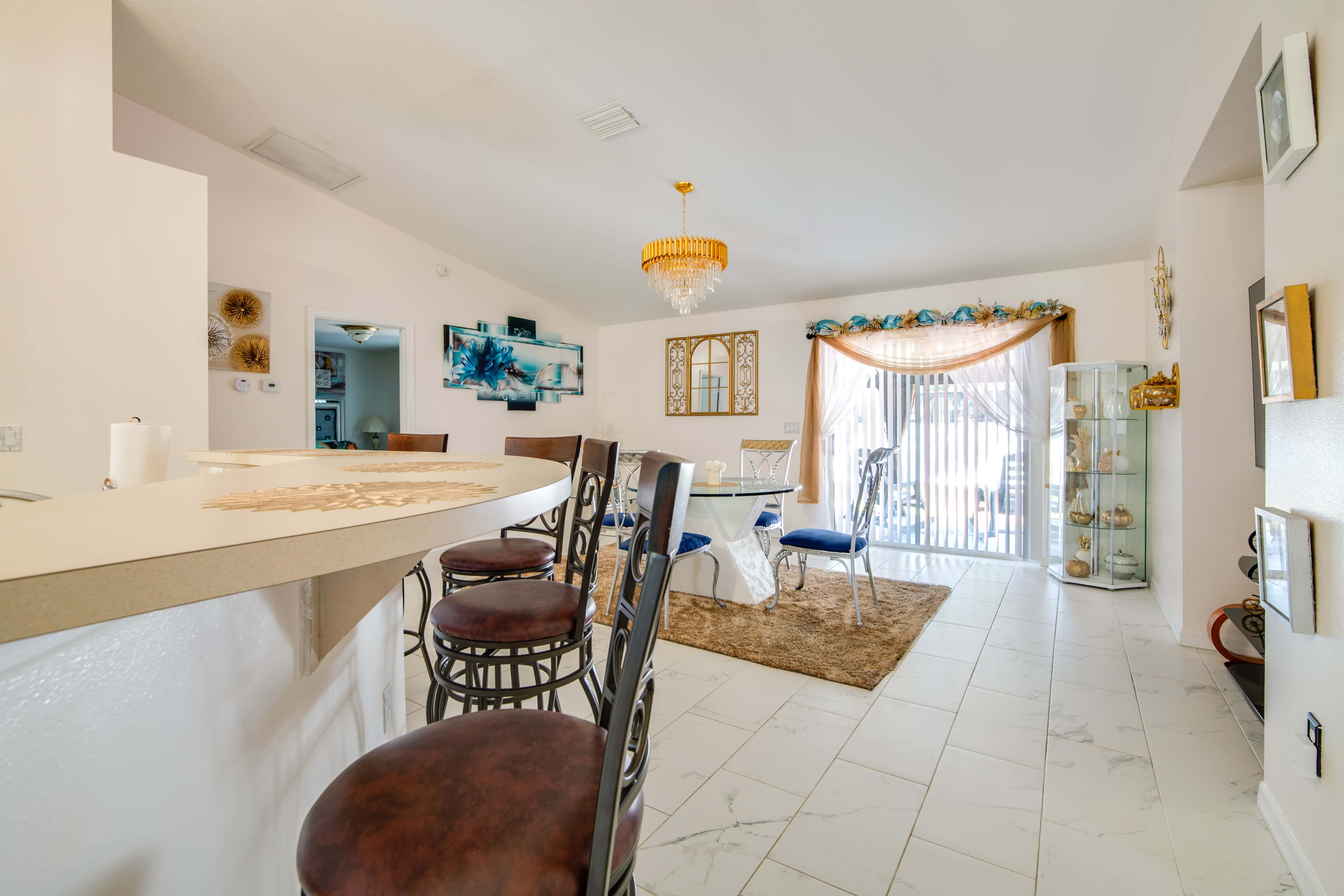 Beautiful, Immaculate & Cozy Home in Nice Neighbor