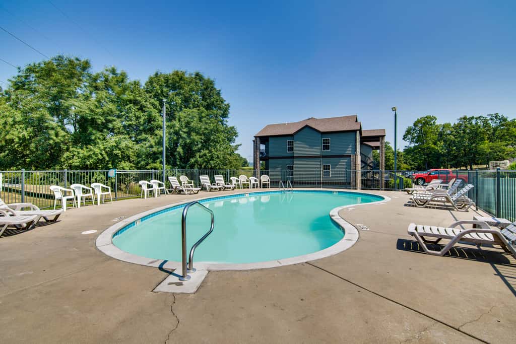Charming Golf Resort Oasis Near Silver Dollar City