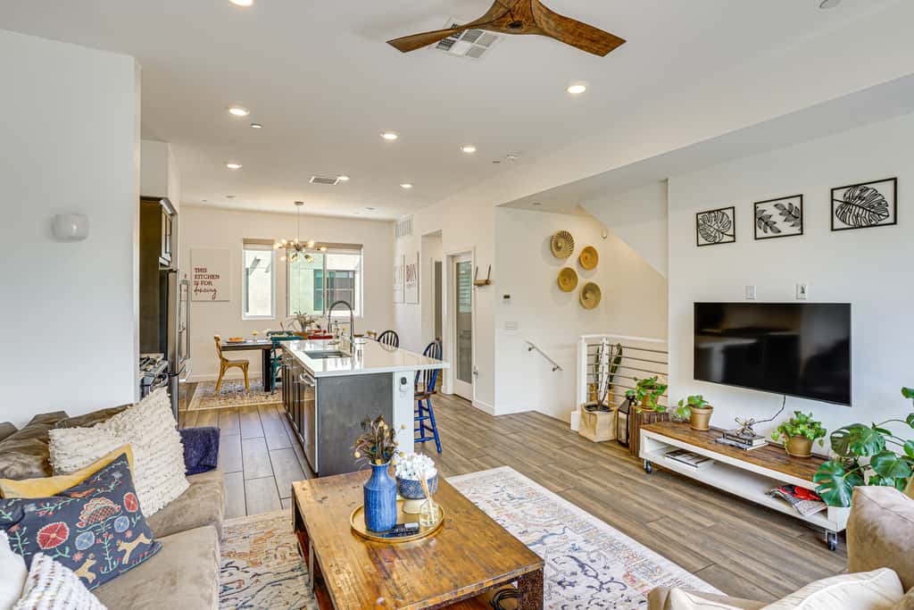 2 Mi to Cabrillo Beach: Luxe LA Gem w/ Balcony
