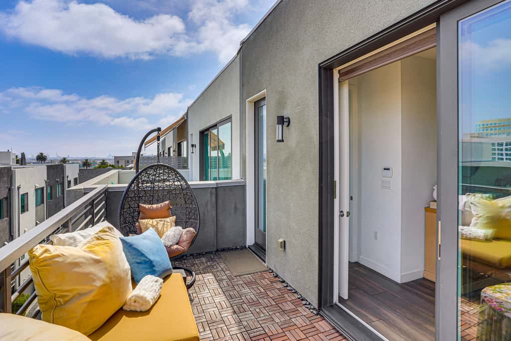2 Mi to Cabrillo Beach: Luxe LA Gem w/ Balcony