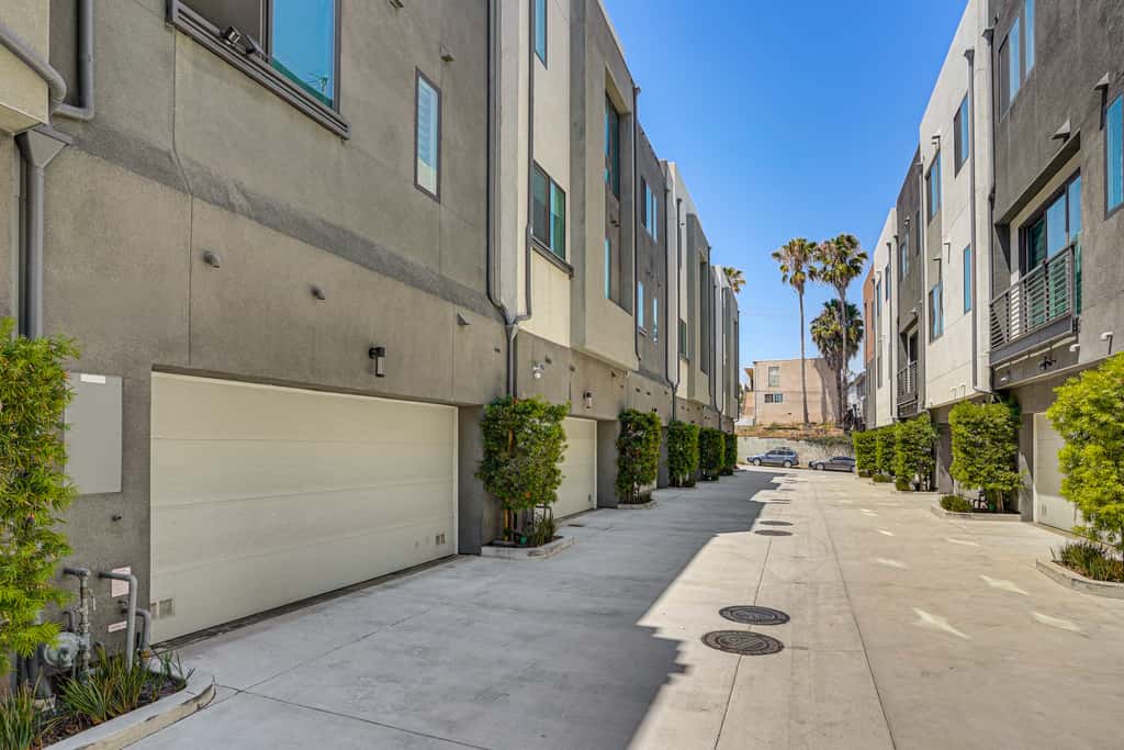 2 Mi to Cabrillo Beach: Luxe LA Gem w/ Balcony
